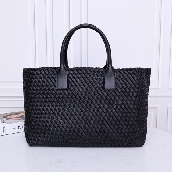 ボッテガヴェネタバッグ背面デザイン